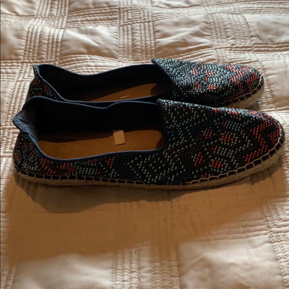 Cute Spring slip-ons🌸 - Picture 2 of 3